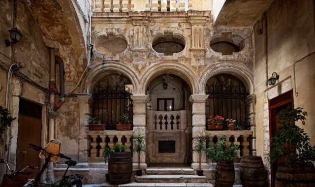 La storia di Palazzo Nitti-Valentini, che a Bari Vecchia tutti chiamano 